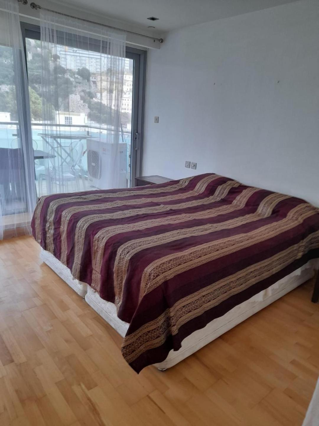 Three Bedroom Flat At Ocean Village غيبرالتار المظهر الخارجي الصورة